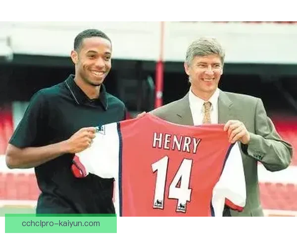 亨利在欧洲杯中的表现持续引发关注，状态稳健有望引领球队前行。