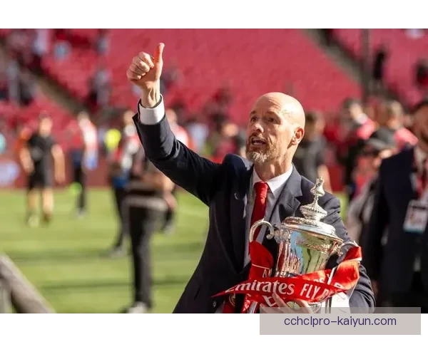 滕哈赫球队风格持续提升，展现出强大的战术竞争力与稳定表现