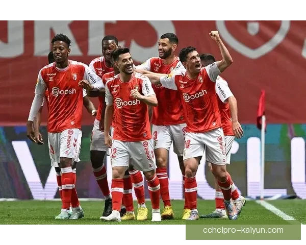 足球球队实力趋于均衡，赛季竞争状态不断升级，值得关注球迷分析。